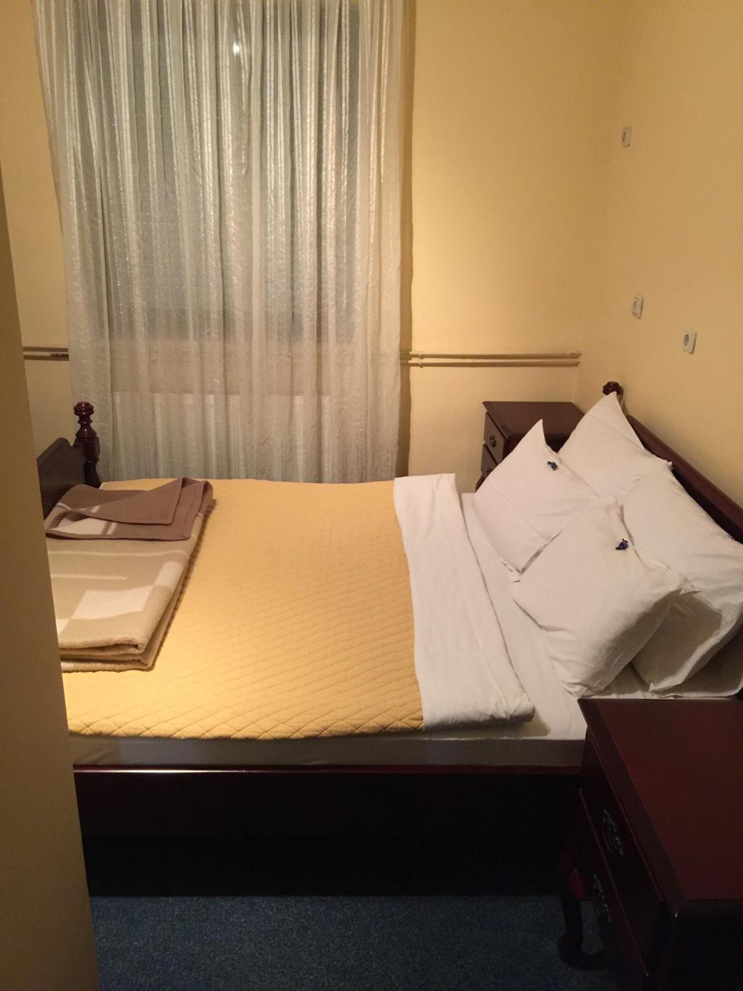 Bed&Breakfast Karavan Raška Rum bild