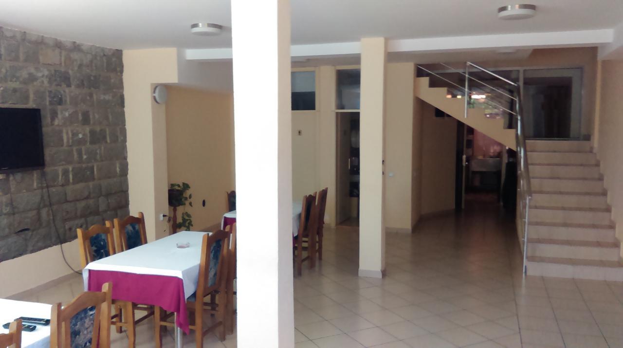 Bed&Breakfast Karavan Raška Exteriör bild