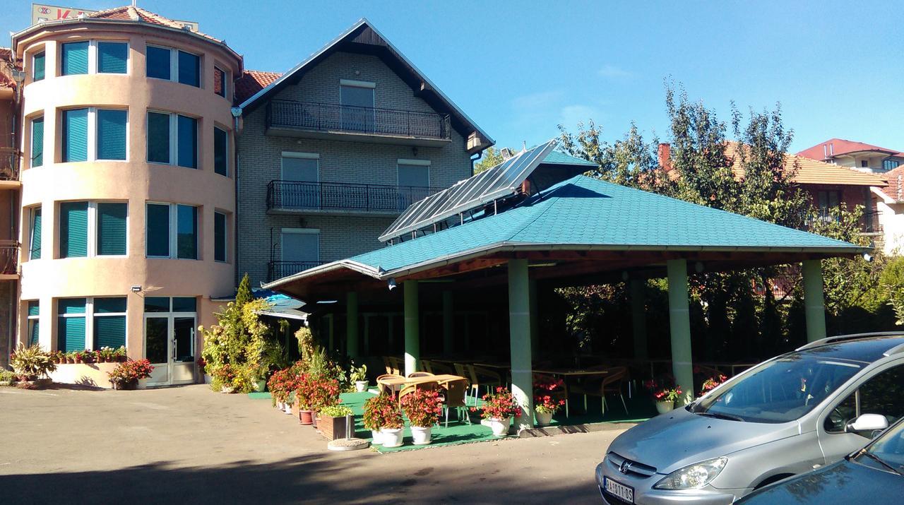 Bed&Breakfast Karavan Raška Exteriör bild