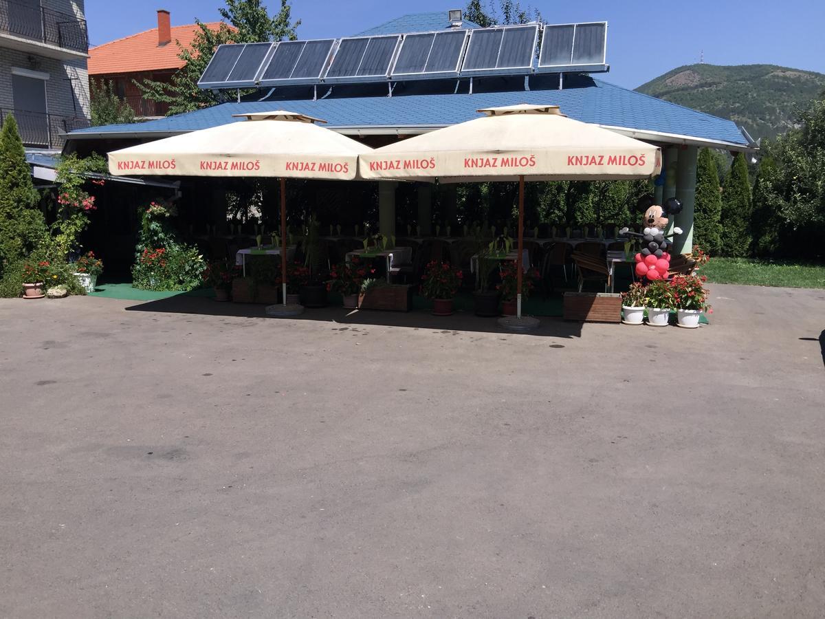 Bed&Breakfast Karavan Raška Exteriör bild
