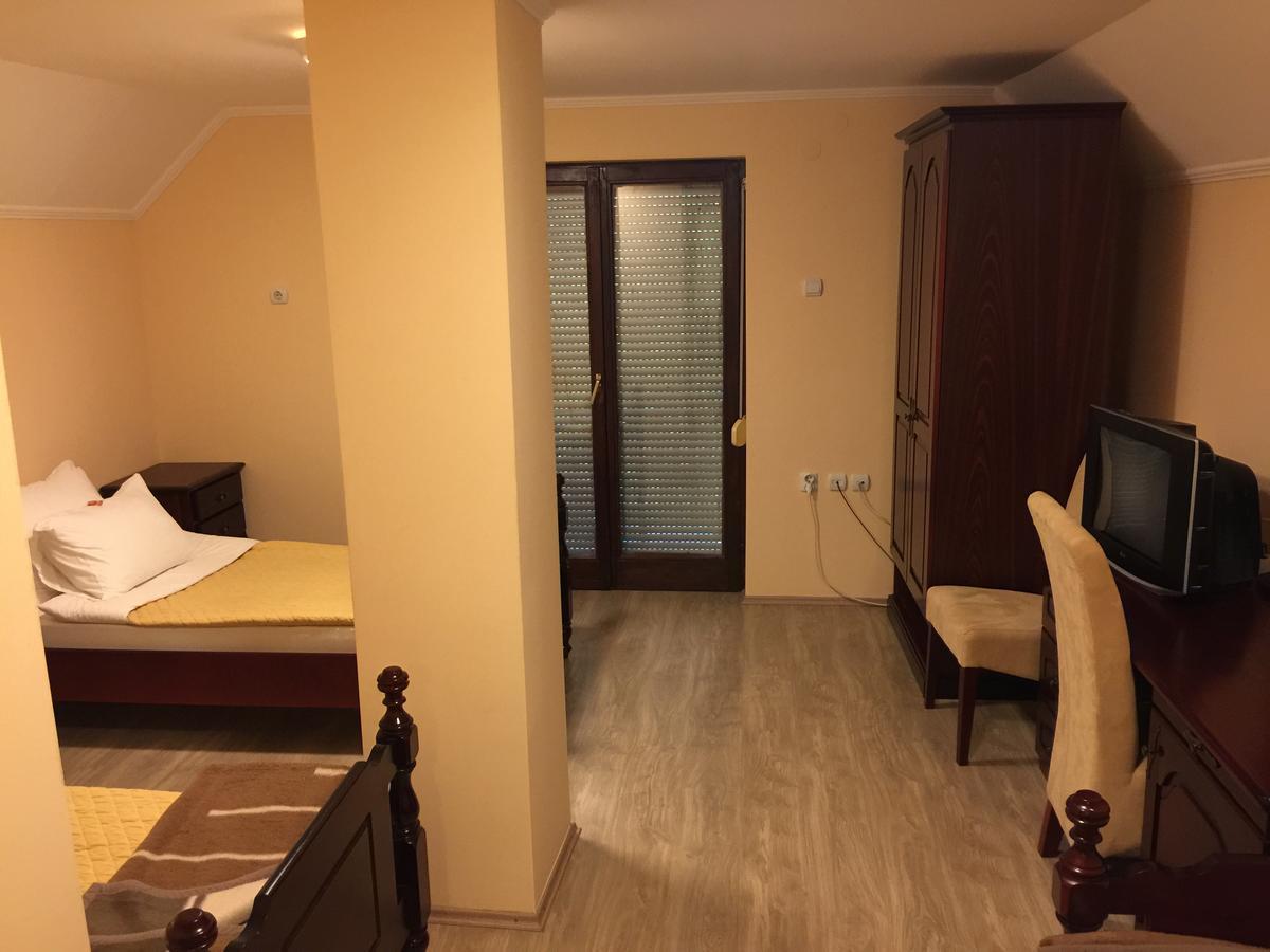 Bed&Breakfast Karavan Raška Exteriör bild