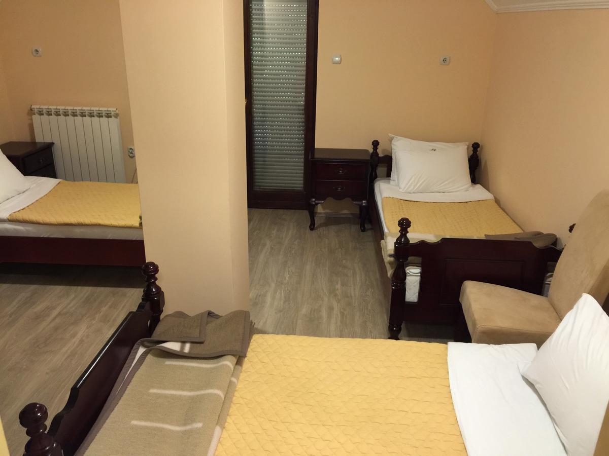 Bed&Breakfast Karavan Raška Exteriör bild